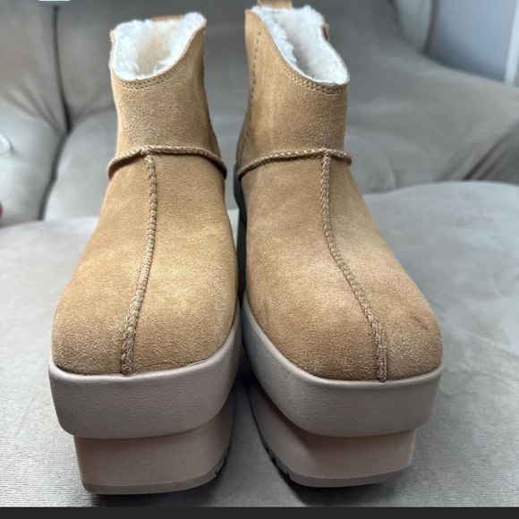 UGG Women's Cream Platform Shoes - Picture 4 of 6